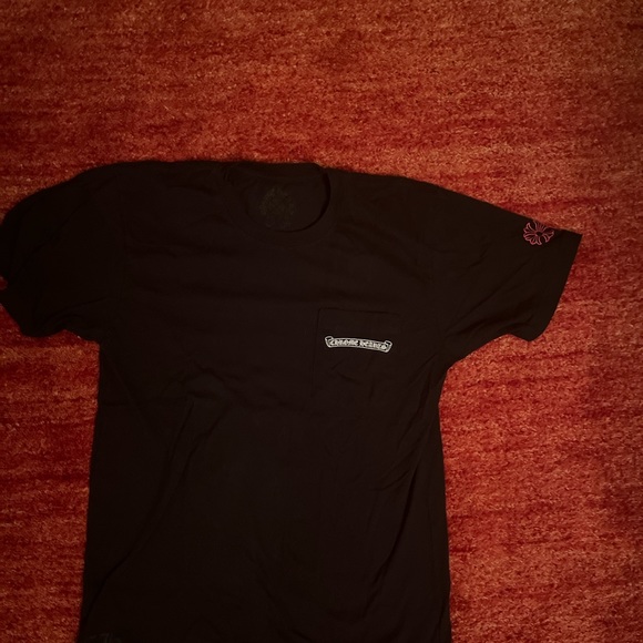 Selling a black Chrome Hearts Short sleeve tee. It’s a size medium men’s.
